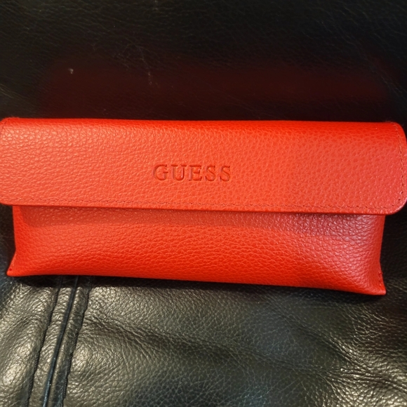 Brand new Guess sunglasses full inclusion - Picture 4 of 5